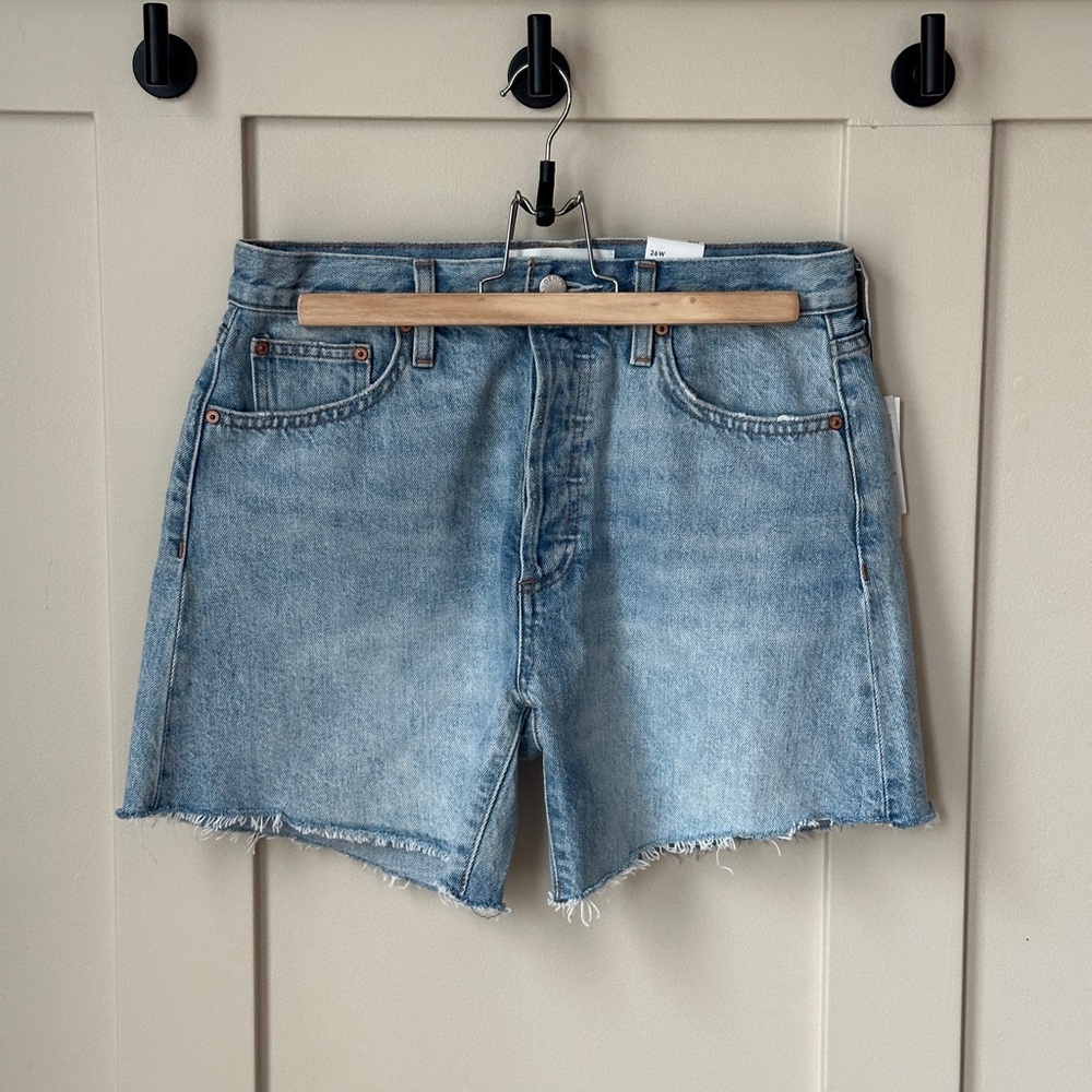 Denim Forum size 26w ex boyfriend high rise mid thigh shorts